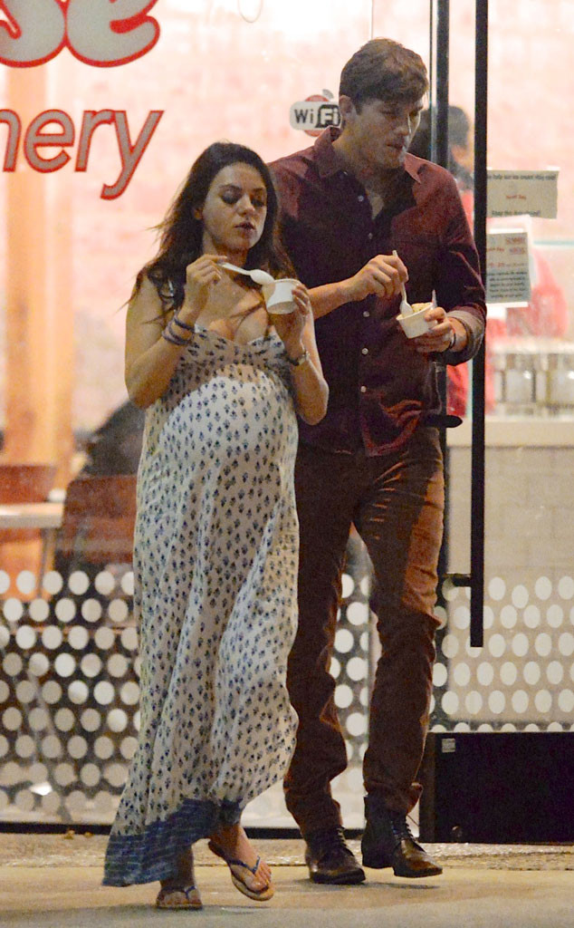 Ashton Kutcher, Mila Kunis Ashton Kutcher, Mila Kunis